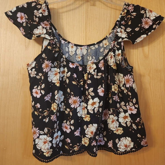 Black floral flowy top - Picture 3 of 3